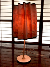 Load image into Gallery viewer, リメイク 電気スタンド(desk lamp) 着物(kimono)No.1 ハンドメイド vintage 和風
